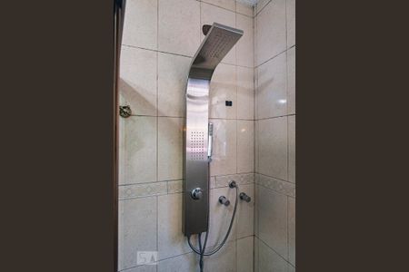 Casa à venda com 400m², 3 quartos e 2 vagas Casa à venda com 400m², 3 quartos e 2 vagasChuveiro