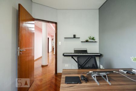 Casa à venda com 380m², 6 quartos e 7 vagasQuarto 