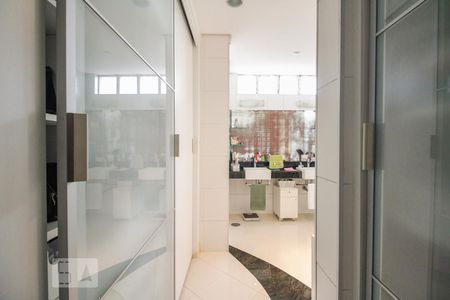 Casa à venda com 380m², 6 quartos e 7 vagasBanheiro Suíte 1