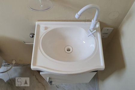 Banheiro de kitnet/studio para alugar com 1 quarto, 32m² em Vila das Mercês, São Paulo