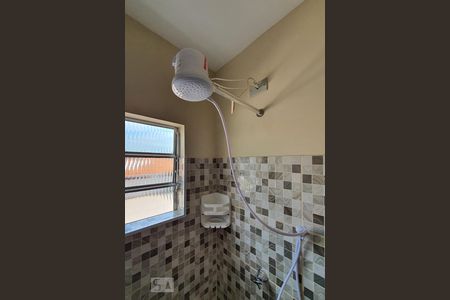 Banheiro de kitnet/studio para alugar com 1 quarto, 32m² em Vila das Mercês, São Paulo