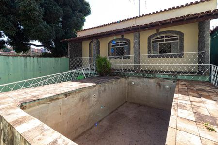 Casa à venda com 150m², 3 quartos e 3 vagas Casa à venda com 150m², 3 quartos e 3 vagasPiscina