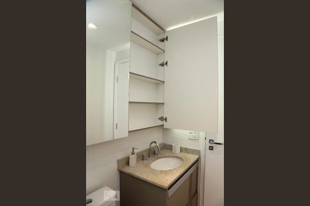 Apartamento à venda com 77m², 2 quartos e 2 vagasBanheiro da Suíte 2