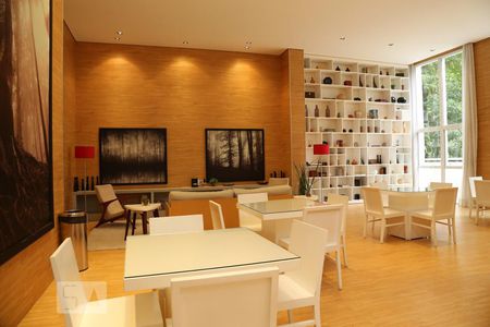 Apartamento à venda com 77m², 2 quartos e 2 vagasÁrea comum - Salão de festas