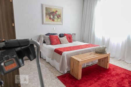 Casa à venda com 298m², 4 quartos e 2 vagasSuíte