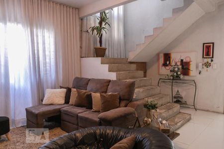 Casa à venda com 298m², 4 quartos e 2 vagasSala de TV