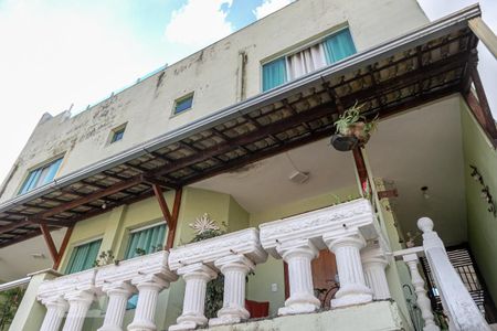 Casa à venda com 298m², 4 quartos e 2 vagasFachada