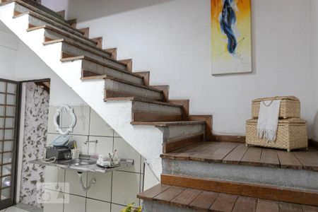 Casa à venda com 298m², 4 quartos e 2 vagasEscada