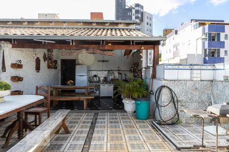 Casa à venda com 298m², 4 quartos e 2 vagasVaranda