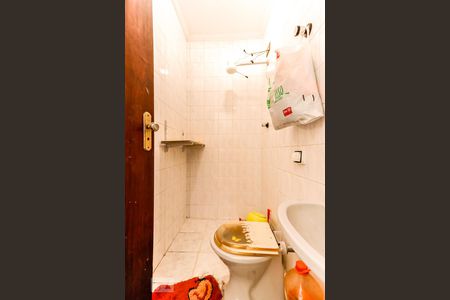 Casa à venda com 130m², 4 quartos e 2 vagas Casa à venda com 130m², 4 quartos e 2 vagasBanheiro de Serviço