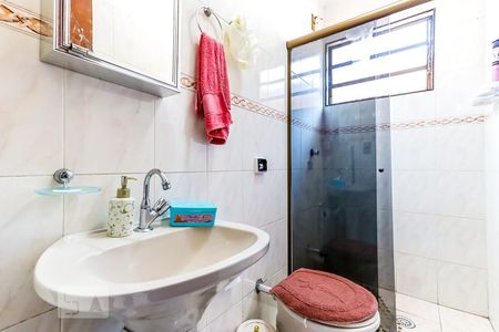 Casa à venda com 130m², 4 quartos e 2 vagas Casa à venda com 130m², 4 quartos e 2 vagasBanheiro