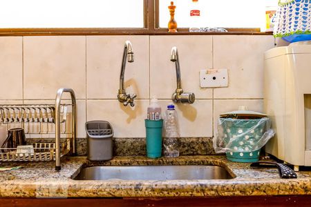 Casa à venda com 130m², 4 quartos e 2 vagas Casa à venda com 130m², 4 quartos e 2 vagasCozinha