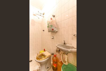 Casa à venda com 130m², 4 quartos e 2 vagas Casa à venda com 130m², 4 quartos e 2 vagasBanheiro de Serviço