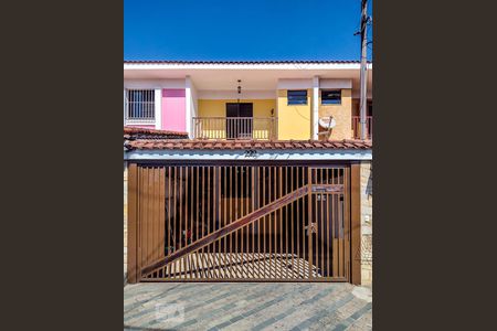 Casa à venda com 130m², 4 quartos e 2 vagas Casa à venda com 130m², 4 quartos e 2 vagasFachada