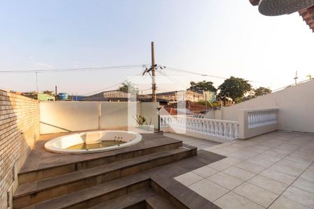 Casa à venda com 364m², 4 quartos e 4 vagas Casa à venda com 364m², 4 quartos e 4 vagasVaranda