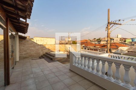 Casa à venda com 364m², 4 quartos e 4 vagas Casa à venda com 364m², 4 quartos e 4 vagasVaranda