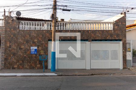 Casa à venda com 364m², 4 quartos e 4 vagas Casa à venda com 364m², 4 quartos e 4 vagasFachada