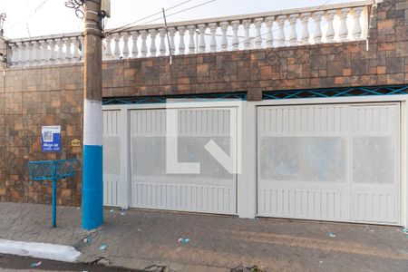 Casa à venda com 364m², 4 quartos e 4 vagas Casa à venda com 364m², 4 quartos e 4 vagasFachada