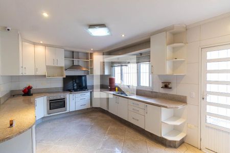 Casa à venda com 364m², 4 quartos e 4 vagas Casa à venda com 364m², 4 quartos e 4 vagasCozinha