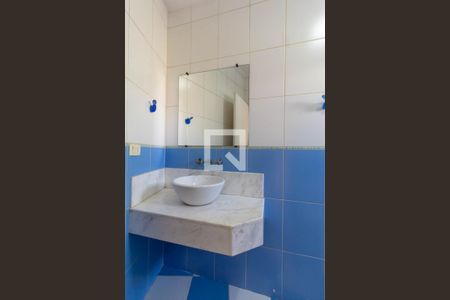 Casa à venda com 364m², 4 quartos e 4 vagas Casa à venda com 364m², 4 quartos e 4 vagasBanheiro da Suíte 2