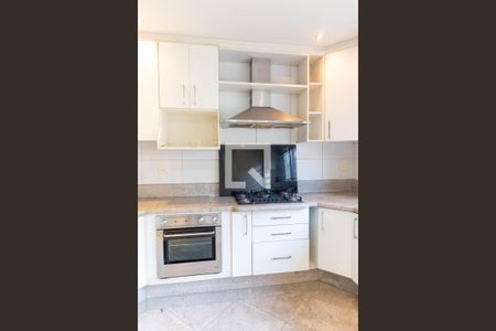 Casa à venda com 364m², 4 quartos e 4 vagas Casa à venda com 364m², 4 quartos e 4 vagasCozinha