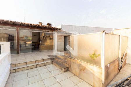 Casa à venda com 364m², 4 quartos e 4 vagas Casa à venda com 364m², 4 quartos e 4 vagasVaranda
