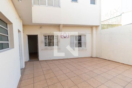 Casa à venda com 364m², 4 quartos e 4 vagas Casa à venda com 364m², 4 quartos e 4 vagasQuintal