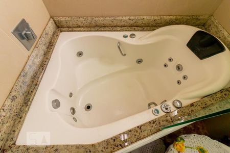 Apartamento à venda com 108m², 4 quartos e 2 vagasBanheiro da suíte