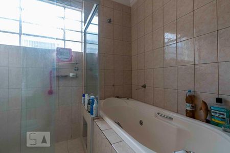 Casa à venda com 180m², 3 quartos e 4 vagasBanheiro Quarto 3 - Suíte