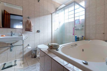 Casa à venda com 180m², 3 quartos e 4 vagasBanheiro Quarto 3 - Suíte