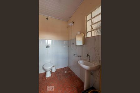 Casa à venda com 180m², 3 quartos e 4 vagasBanheiro - Área de Churrasco