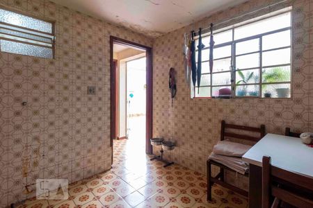 Casa à venda com 180m², 3 quartos e 4 vagasQuarto de Serviço