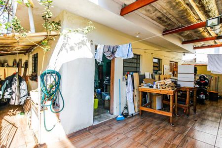 Casa à venda com 140m², 3 quartos e 4 vagas Casa à venda com 140m², 3 quartos e 4 vagasQuintal