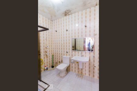 Casa à venda com 180m², 3 quartos e 3 vagas Casa à venda com 180m², 3 quartos e 3 vagasBanheiro