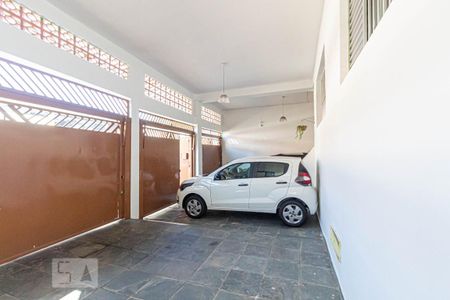 Casa à venda com 350m², 3 quartos e 4 vagas Casa à venda com 350m², 3 quartos e 4 vagasGaragem
