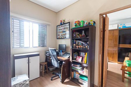 Casa à venda com 350m², 3 quartos e 4 vagas Casa à venda com 350m², 3 quartos e 4 vagasQuarto 8