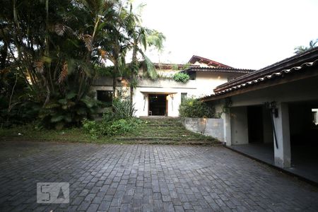 Casa à venda com 1300m², 5 quartos e 6 vagasFachada