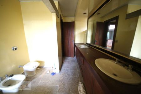 Casa à venda com 1300m², 5 quartos e 6 vagasSuíte 1 - Banheiro