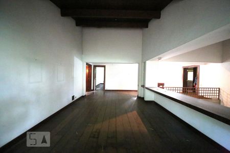 Casa à venda com 1300m², 5 quartos e 6 vagasSala