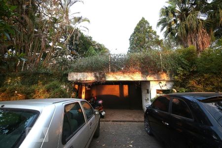 Casa à venda com 1300m², 5 quartos e 6 vagasEntrada