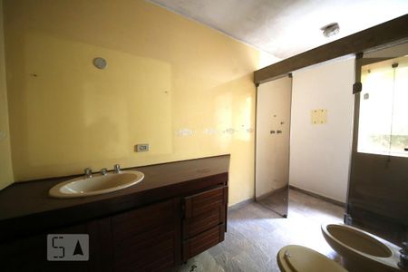 Casa à venda com 1300m², 5 quartos e 6 vagasSuíte 3 - Banheiro