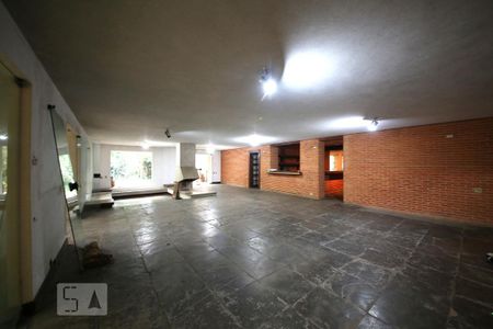 Casa à venda com 1300m², 5 quartos e 6 vagasSala