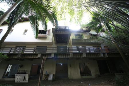 Casa à venda com 1300m², 5 quartos e 6 vagasFachada Posterior