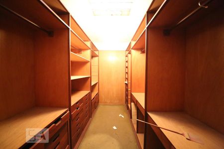 Casa à venda com 1300m², 5 quartos e 6 vagasSuíte 3 - Closet