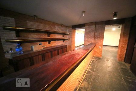 Casa à venda com 1300m², 5 quartos e 6 vagasBar