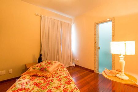 Apartamento à venda com 120m², 4 quartos e 2 vagasQuarto