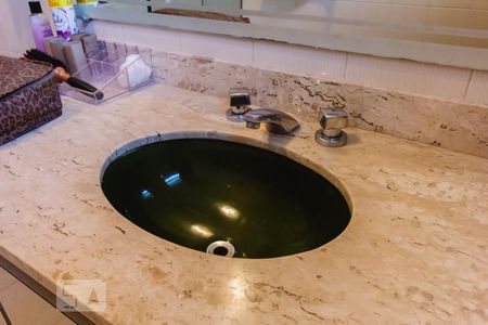 Casa à venda com 240m², 3 quartos e 4 vagas Casa à venda com 240m², 3 quartos e 4 vagasBanheiro da Suíte 2 Pia