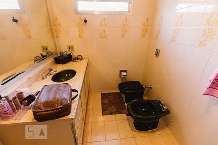 Casa à venda com 240m², 3 quartos e 4 vagas Casa à venda com 240m², 3 quartos e 4 vagasBanheiro da Suíte 2