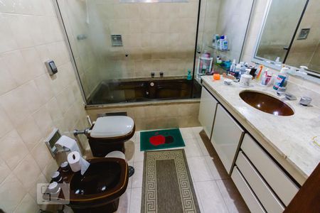 Casa à venda com 240m², 3 quartos e 4 vagas Casa à venda com 240m², 3 quartos e 4 vagasBanheiro da Suíte 1