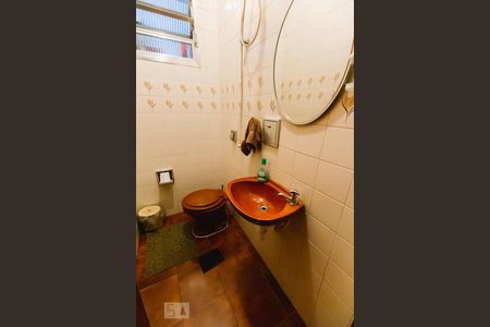 Casa à venda com 240m², 3 quartos e 4 vagas Casa à venda com 240m², 3 quartos e 4 vagasBanheiro de Serviço